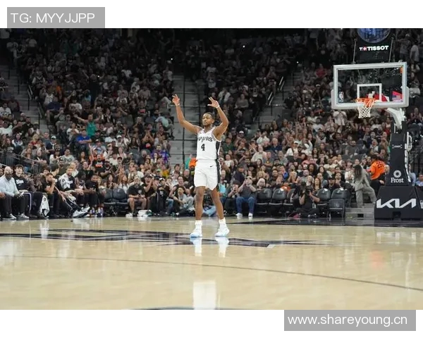 七人得分上双福克斯谈文班缺阵强调团队合作精神