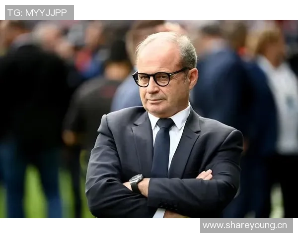 坎波斯荣获最佳足球管理者奖坚定信心带领巴黎迈向新征程